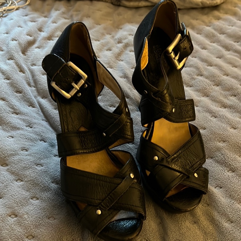 Micheal Kors Black pumps leather buckets silver size 8.5 heels